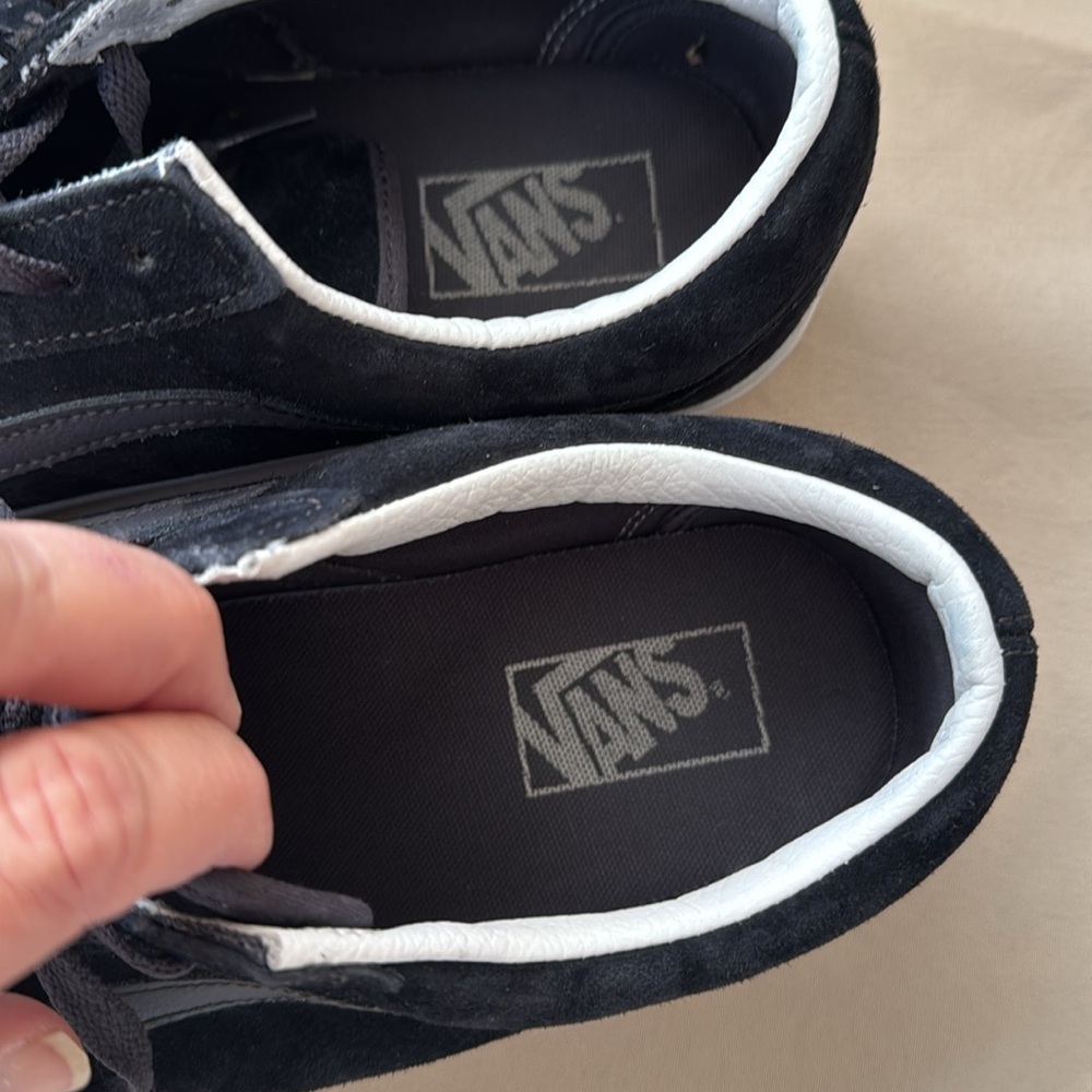 Vans - Picture 2 of 5